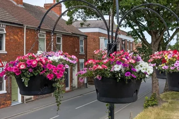 cottingham flower planter 800 x 800